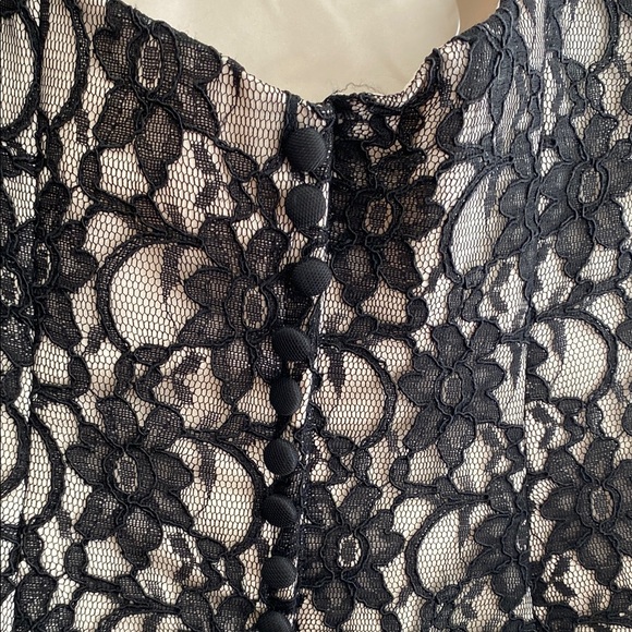 Multicolored Embellished Knee-Length Sheath Dress - Picture 4 of 8